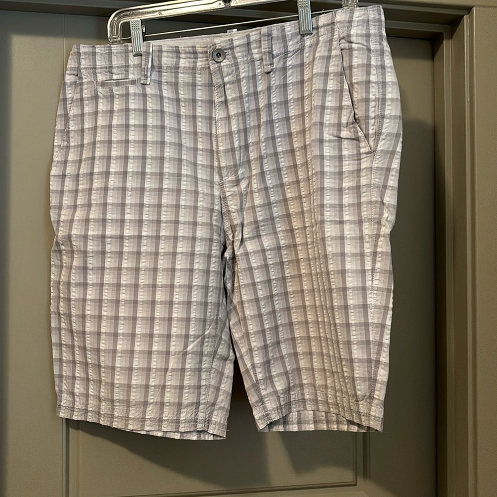 Men’s plaid Calvin Klein shorts – size 34